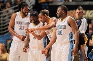 巴媒：奥斯卡告知亲友自己想退役，圣保罗有意邀请他加入幕后（巴媒称奥斯卡已向亲友表达退役意向，圣保罗拟邀其转入幕后工作）