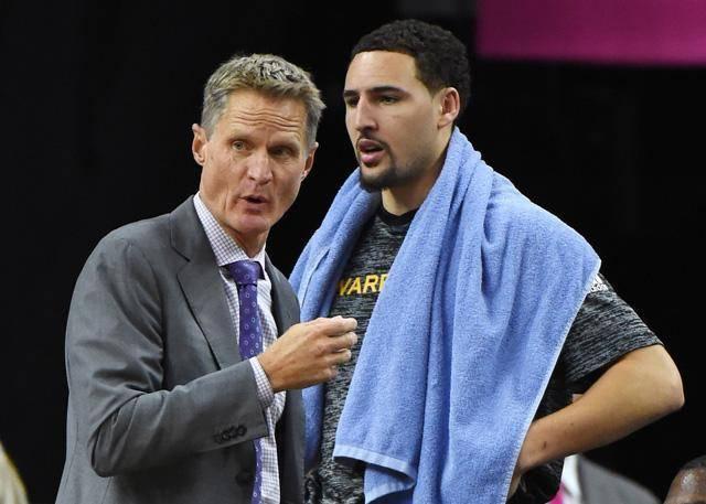 火箭与开拓者交易四名球员及选秀权，换得阿夫迪亚，以解决薪资压力和阵容调整。（火箭与开拓者达成交易：送出四将加选秀权换来阿夫迪亚，缓解薪资压力并优化阵容）