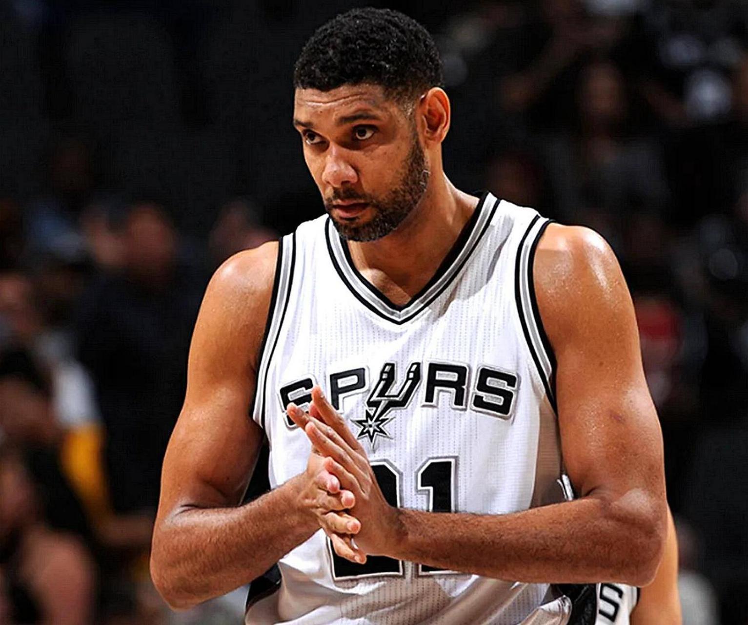 懂球帝2025年10月足坛MVP：姆巴佩蝉联！（懂球帝评选2025年10月足坛MVP，姆巴佩成功卫冕）