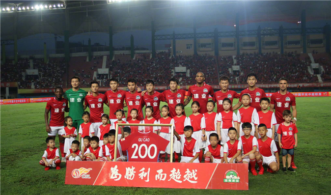 38岁梅西依旧掌控比赛，用瞬间决定胜负，展现非凡实力。（38岁的梅西仍主宰赛场，瞬间改写胜负，实力依旧惊艳）