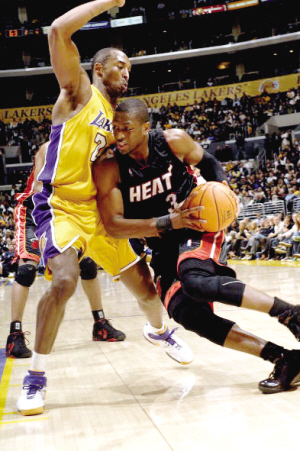 里程碑，奥巴梅扬打入职业生涯第400球（奥巴梅扬达成职业生涯400球里程碑）