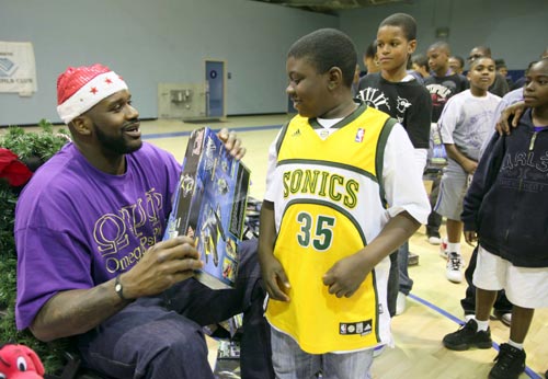 皮亚尼奇重返尤文训练基地，与斯帕莱蒂、基耶利尼合影（皮亚尼奇回到尤文训练基地，与斯帕莱蒂、基耶利尼同框合影）