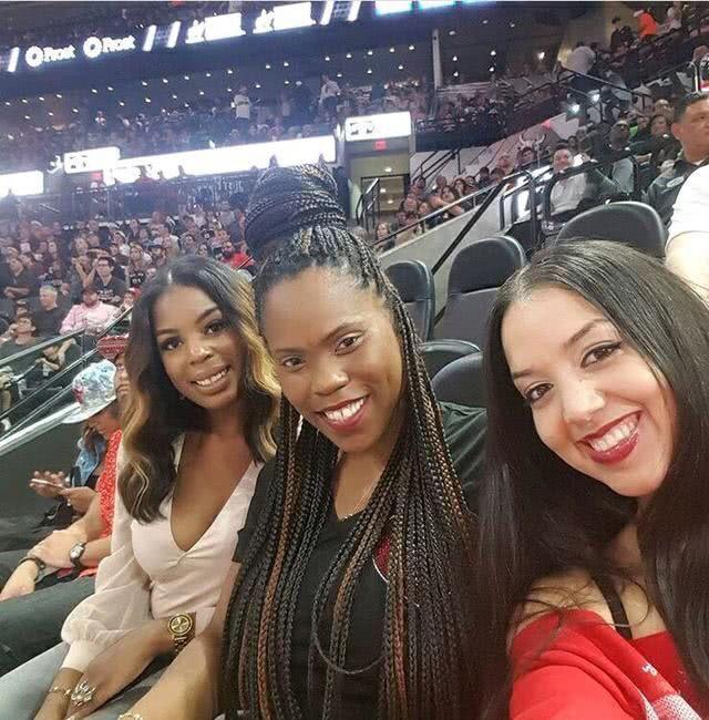 球星抢断后三步上篮太快了（球星断球后三步上篮如闪电）