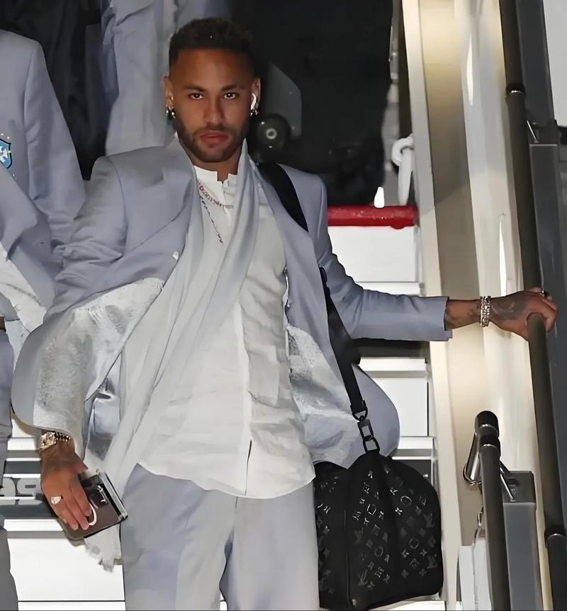 本季欧冠场均创造机会榜：姆巴佩4次，福登3.5次&维尔茨3.4次（本赛季欧冠场均机会创造排行：姆巴佩4.0次，福登3.5次，维尔茨3.4次）